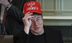 白宫人事动荡 马斯克戴两顶帽子告别